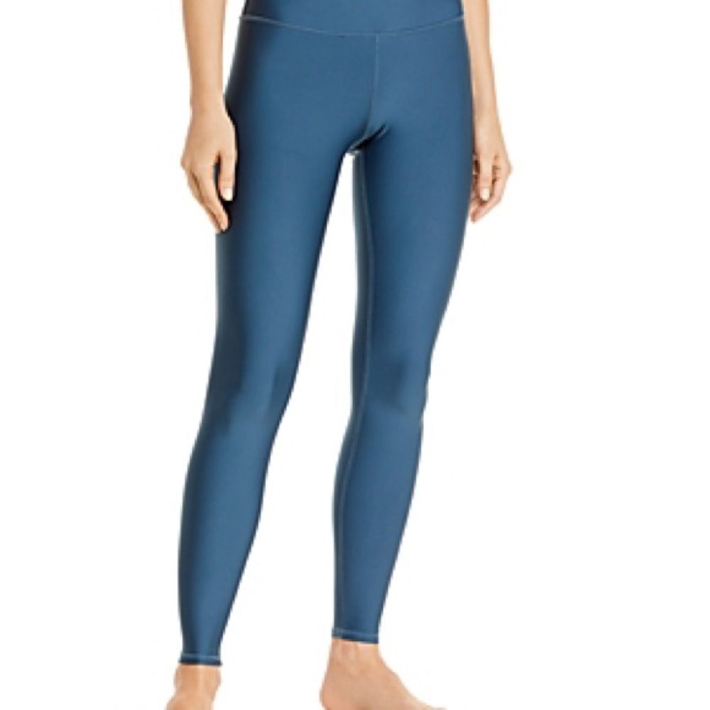 Alo full length Airlift leggings in Deep Jade.